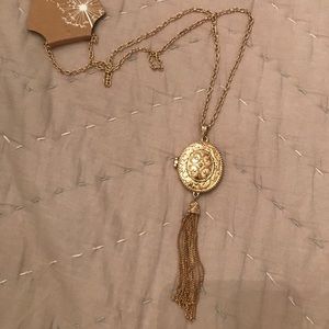 Gold Tone Fashion Locket Necklace